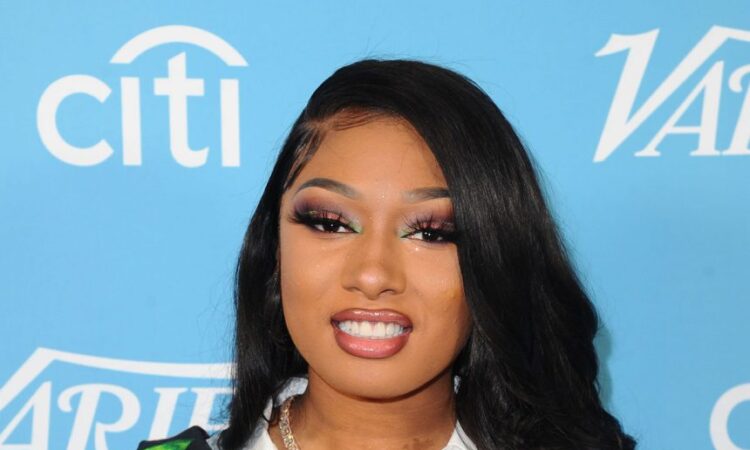 Kris Jenner Mystery GIF - Find & Share on GIPHY