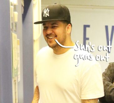 Rob Kardashian puts shirtless pic on instagram